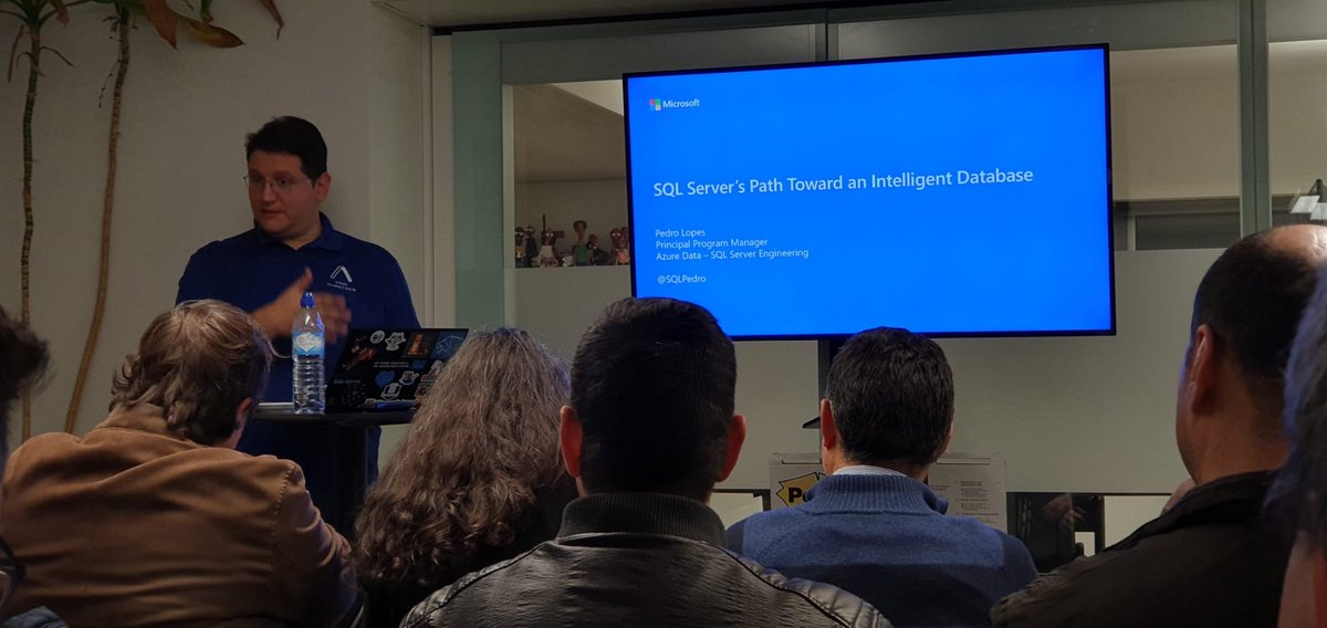 createit_pt's tweet image. Acolhemos mais uma fantástica edição do @sqlport 🙌
Pedro Lopes, Principal Program Manager da Microsoft, partilhou insights que mereceram o máximo interesse da audiência sobre "SQL Server’s Path Toward an Intelligent Database".
#Microsoft #SQLPort #SQLServer #IntelligentDatabase
