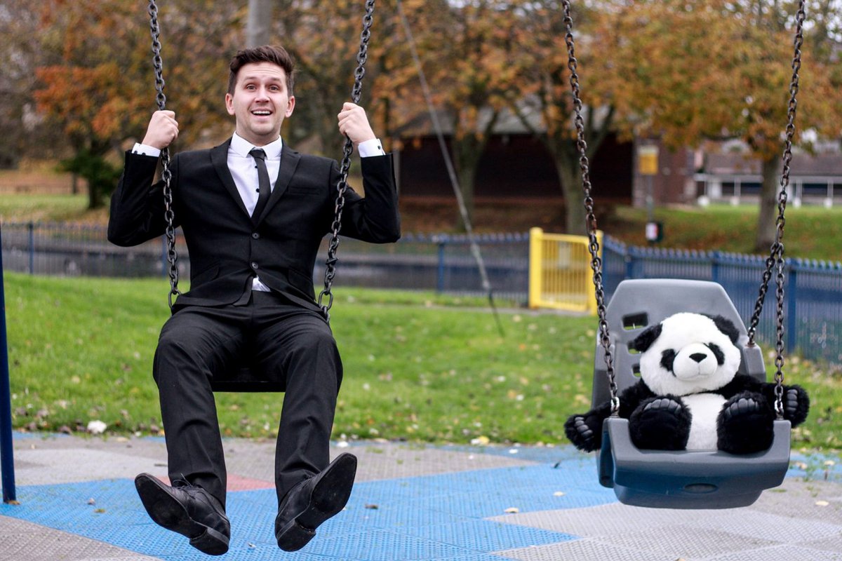 Don't miss the brilliant <a href="/ChrisArnoldInc/">Chris Arnold</a> at Buffoon tomorrow. He's got Powerpoint and everything. 

comedykettle.co.uk/event/buffoon-…