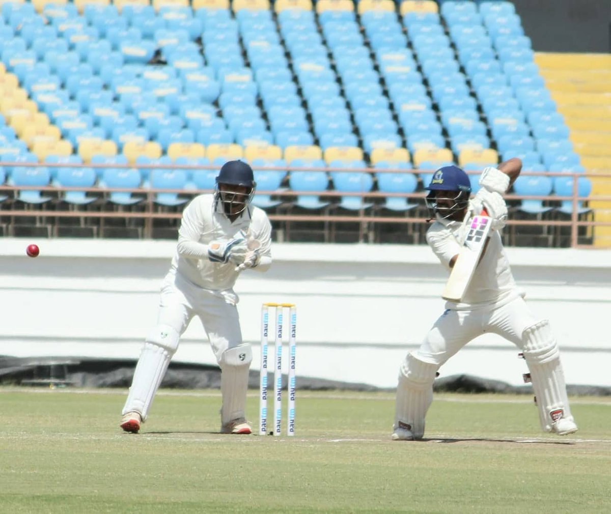 CabCricket's tweet photo. A steady, wicketless second session for #Bengal as #ManojTiwary and #SudipChatterjee continue their dominance over #Saurashtra bowlers to post 94/2 at tea on day 3.
#CAB
#SAUvBEN
#SupportTeamBengal https://t.co/v941Igl7rz