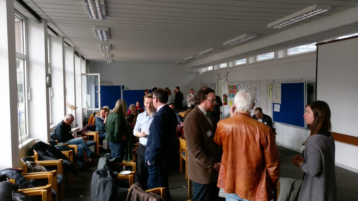 DortmundStg's tweet photo. 2/5 Nach einer Begrüßung von Herrn Koolen und der Leiterin der Schulabteilung der Bezirksregierung Arnsberg, Monika Nienaber-Willaredt, hielt Professor Thomas Pogge (Yale University) einen sehr interessanten Vortrag zu dem Thema „Die Klimakrise und globale Armut“. https://t.co/6Uw5ng0fsw