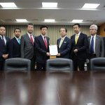 自民党若手議員、消費税0%などの提言書を経済再生相に提出!