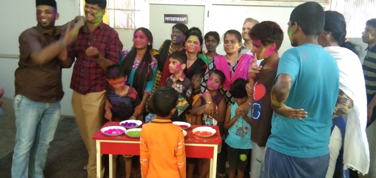 SchoolKenmax's tweet photo. அன்பின் மூலம் செய்யப்படும் 
ஒவ்வொரு செயலும் ஆனந்ததைக் 
கொண்டு வந்து தீரும் !!!

வண்னமையமான கோலி கொண்டாட்டம் ....

#Kenmax #Kenmaxschool #Perservance #Knowledgenment #Empowerment
#Education #Hospital #MedicalServices
#NeurologyInstitute #Smartservice https://t.co/ccHx4KNvU5