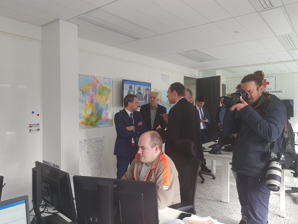 MurielleJAMOT's tweet photo. Suite de la visite du centre opérationnel de la @CroixRouge par Adrien Taquet @AdrienTaquet. Grande mobilisation des équipes. https://t.co/W8ITuTDuod