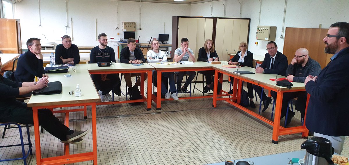 #avecPoleEmploi 
✅FORMATION = EMPLOI
⏳J-6️⃣0️⃣ avant la signature de
CDD 1️⃣2️⃣ mois avec #Prosegur. Début d'une POE a Chinon aujourd'hui pour 1️⃣1️⃣ stagiaires Hommes et Femmes qui deviendront Agents de sécurité 👩‍✈️👨‍✈️ en centrale nucléaire. <a href="/s_ducrocq/">ducrocq</a> @ChDelorme76 @poleemploi_RCVL