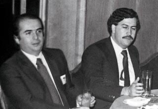 HELIODOPTERO's tweet photo. Gacha, Pablo Escobar y los Rodríguez Orejuela también fueron distinguidos empresarios; caballistas, ganaderos, dueños de helicópteros y aviones, con régias relaciones políticas. Excelsos exportadores. Quienes decía que no, se morían, como Rodrigo Lara, Guillermo Cano, Galán... https://t.co/mLkF40qVWD