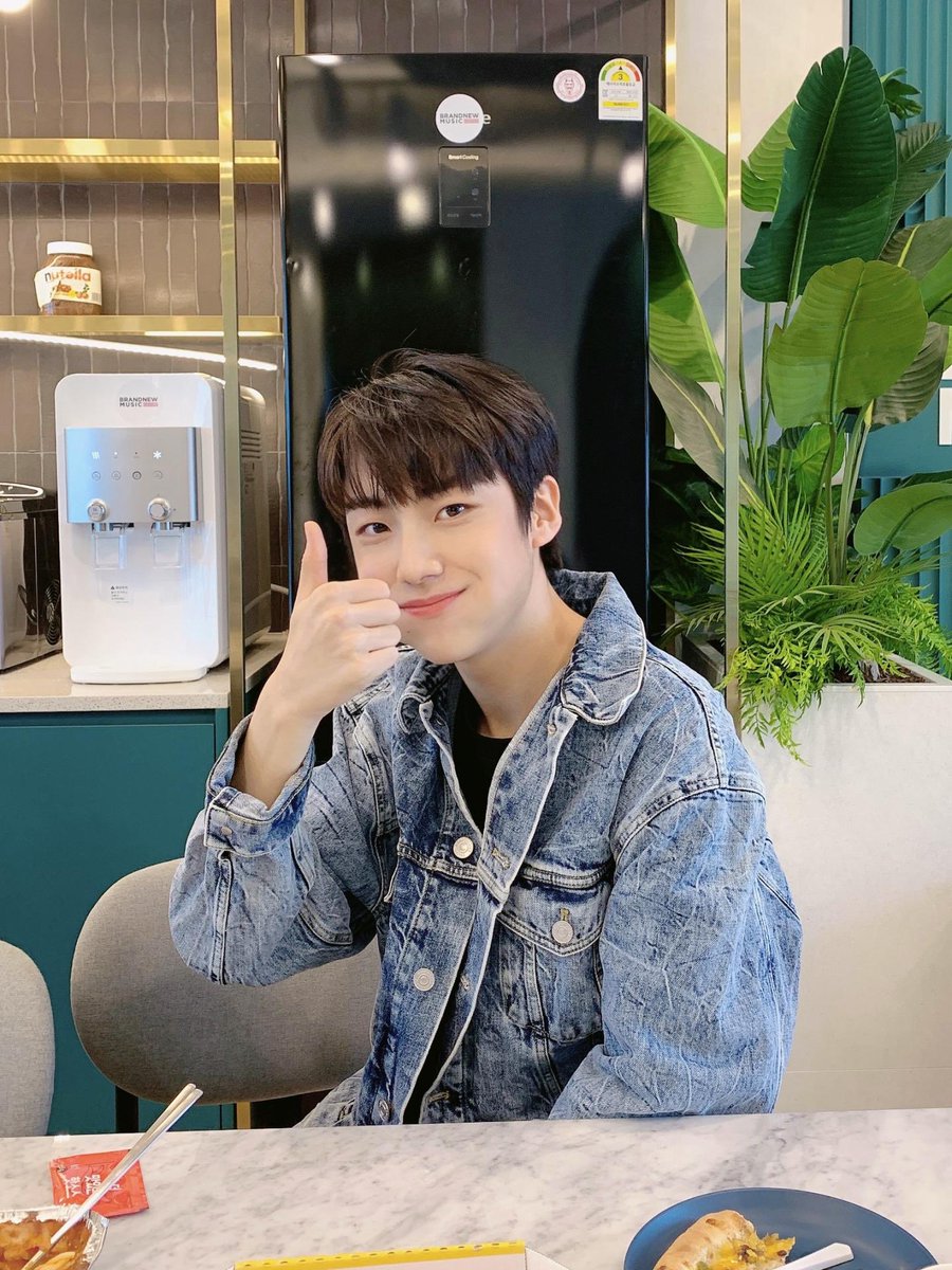 mb_eunsang's tweet photo. 미남의 정석 https://t.co/oAIDQfYiNE