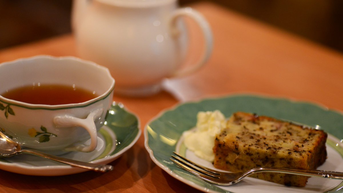 etc_mgr's tweet photo. ・ダージリンティー
・ダージリンの茶葉を使ったケーキ
#ディーカッツェ #DIeKatze
#飯テロ #スイーツテロ
#とある店長の飯テロ https://t.co/h6BTlK28D7
