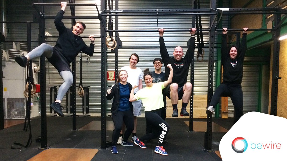 bewirebe's tweet photo. In het kader van het #hetfitstebedrijf, #climbingforlife en gewoon omdat het heel leuk is, initieerde Jeroen Nollet een Crossfit Initiatie voor onze sportievelingen. Coach Gijs liet ons kennismaken met enkele basisoefeningen en een #WOD. 🏋🏻♀️💪🏻 #crossfit #bewiresports https://t.co/RAnxNAypLm