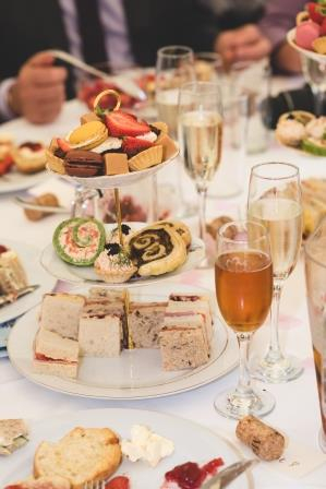 FoxHoundsHotel's tweet photo. Wedding day drinks at the Fox &amp; Hounds 🍾🍾🍾⁠
⁠
That all important glass of fizz for the toast...⁠
⁠
Cheers! 🍸⁠ https://t.co/NENCVbfz0N