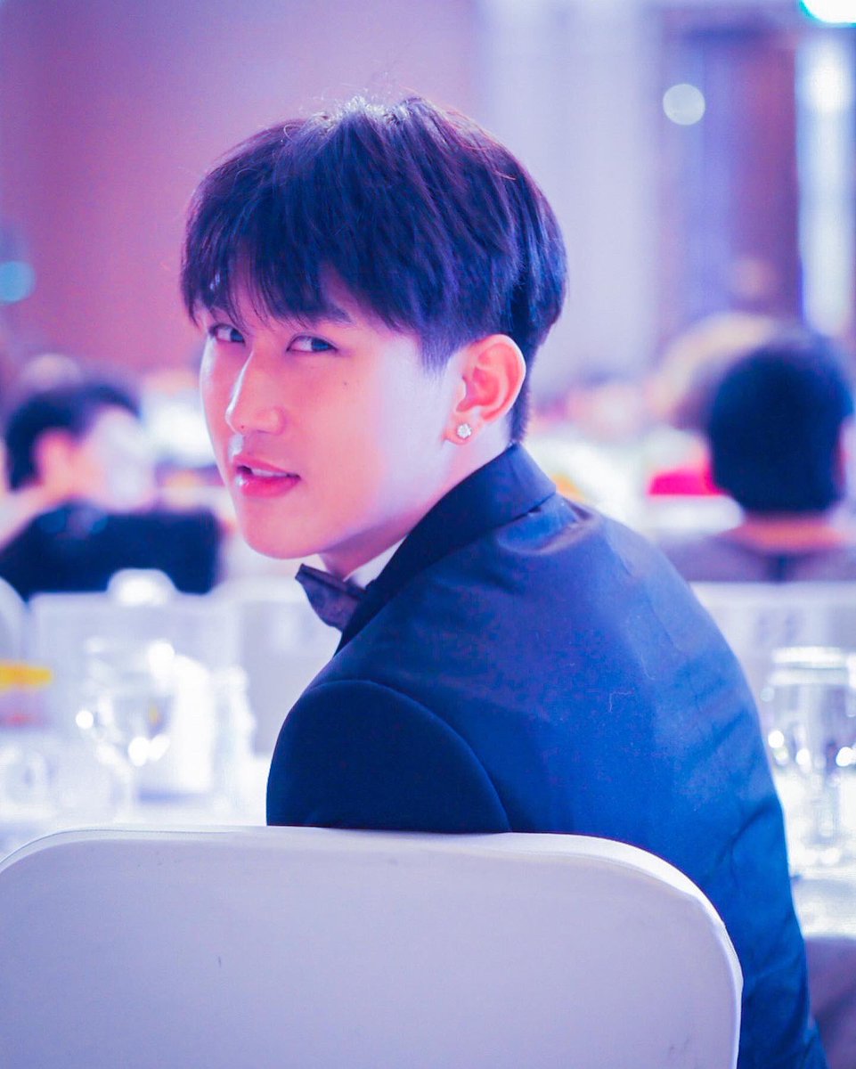 chiddyboyy's tweet photo. ขอขนมหน่อยง้าบ . 💙🌷 @thedaniel_x #HOWEMAGAZINE8TH #HOWETHAILAND #TWIXT #ogmeenterrainment https://t.co/be0ZT5WN6h