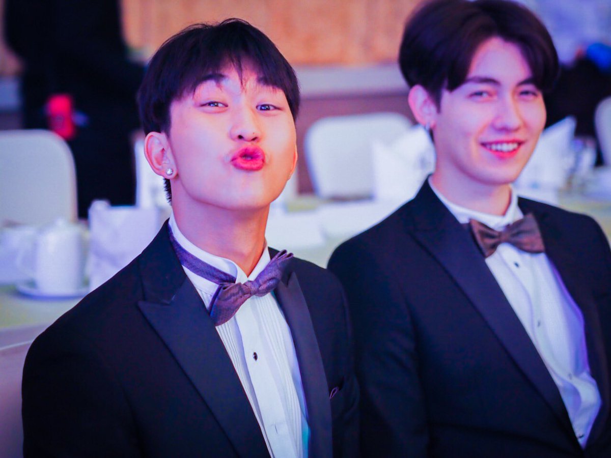 chiddyboyy's tweet photo. ขอขนมหน่อยง้าบ . 💙🌷 @thedaniel_x #HOWEMAGAZINE8TH #HOWETHAILAND #TWIXT #ogmeenterrainment https://t.co/be0ZT5WN6h