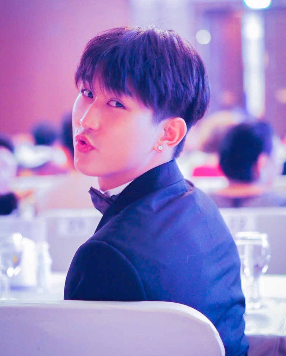 chiddyboyy's tweet photo. ขอขนมหน่อยง้าบ . 💙🌷 @thedaniel_x #HOWEMAGAZINE8TH #HOWETHAILAND #TWIXT #ogmeenterrainment https://t.co/be0ZT5WN6h