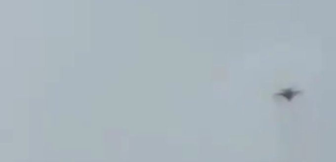 Jana_Shah's tweet image. #F16Crash 
Possibility:Looks like Compressor stalls soon after last maneuver.The pilot tried till last moment 2 save the jet bcz there's a chance stalls may break at steady flows,hence he didn't eject
His last maneuver before the crash exhibits his excellent competency
#RIPNauman