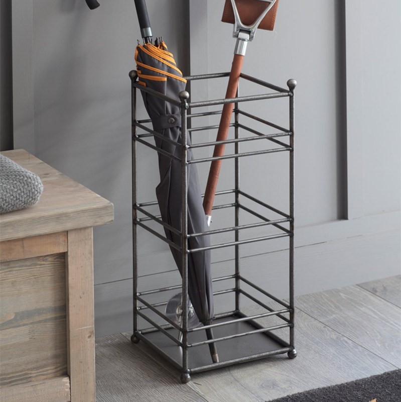 graceandglory's tweet photo. Be wet weather ready with our two favourite umbrella holders. Choose from gorgeous Kubu rattan or industrial style steel #umbrellastand #wetweather

https://t.co/vWsyZsPHWv https://t.co/CVfFxG6OFa