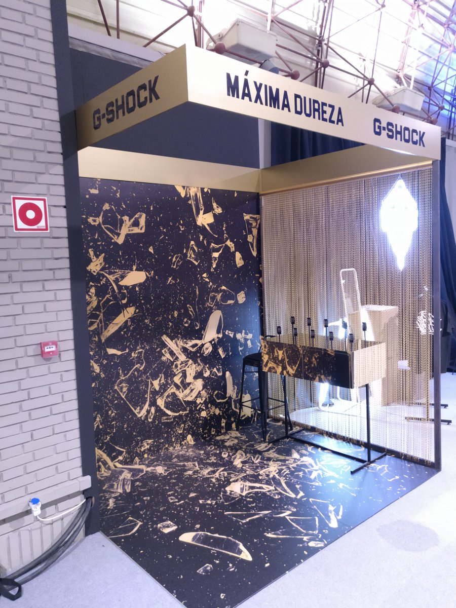 themastermakers's tweet photo. Estuvimos montando el increíble córner que diseñamos para @gshock_es en #ScrapWorld la feria más chula de streetwear creada por @byCaLiTosYT en España, se quedó molón eee... 😍 Cada día nos gusta más nuestro trabajo! 😏
.
#weRimagineers #weRexperience #weRMasterRetail https://t.co/AFOmLqIwPa