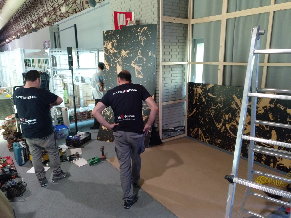 themastermakers's tweet photo. Estuvimos montando el increíble córner que diseñamos para @gshock_es en #ScrapWorld la feria más chula de streetwear creada por @byCaLiTosYT en España, se quedó molón eee... 😍 Cada día nos gusta más nuestro trabajo! 😏
.
#weRimagineers #weRexperience #weRMasterRetail https://t.co/AFOmLqIwPa
