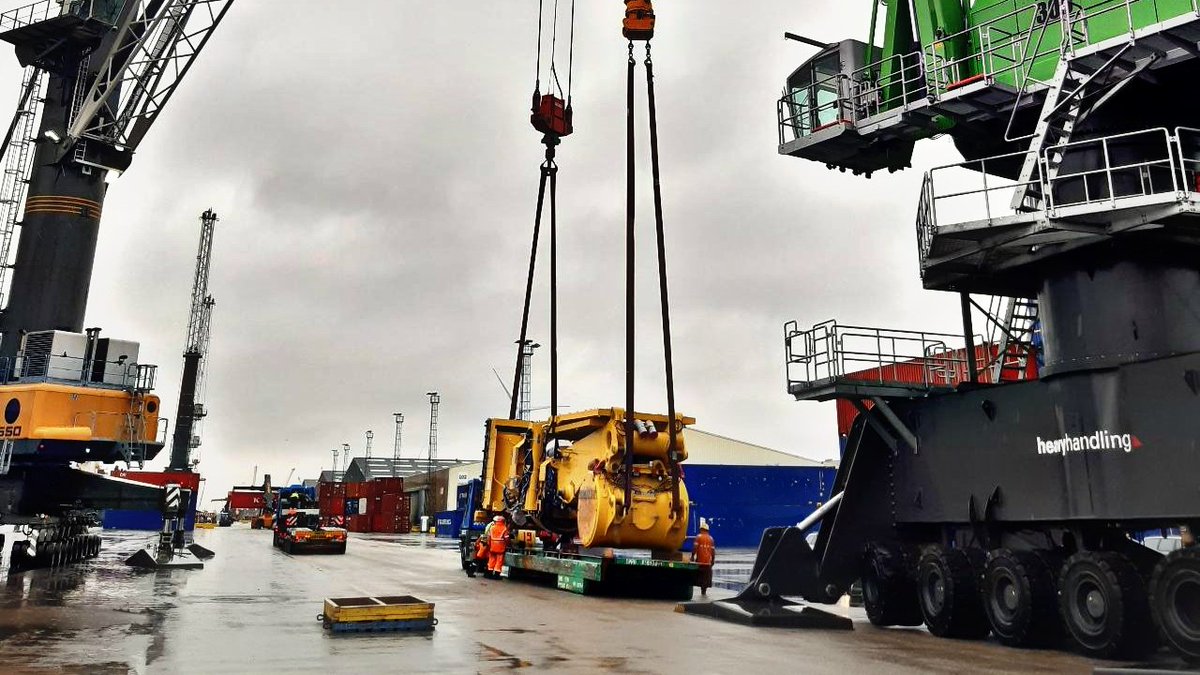 First tandem lift -between our Liebherr 550 and Mantsinen 300M- went perfectly according to all safety regulations. Great job done by #Euroports Terminals Leftbank!💯🏗
📍Euroports Terminals Leftbank
#OneEuroports #EuroportsBE #EuroportsGlobal #TeamWork #SafetyIsMyResponsability