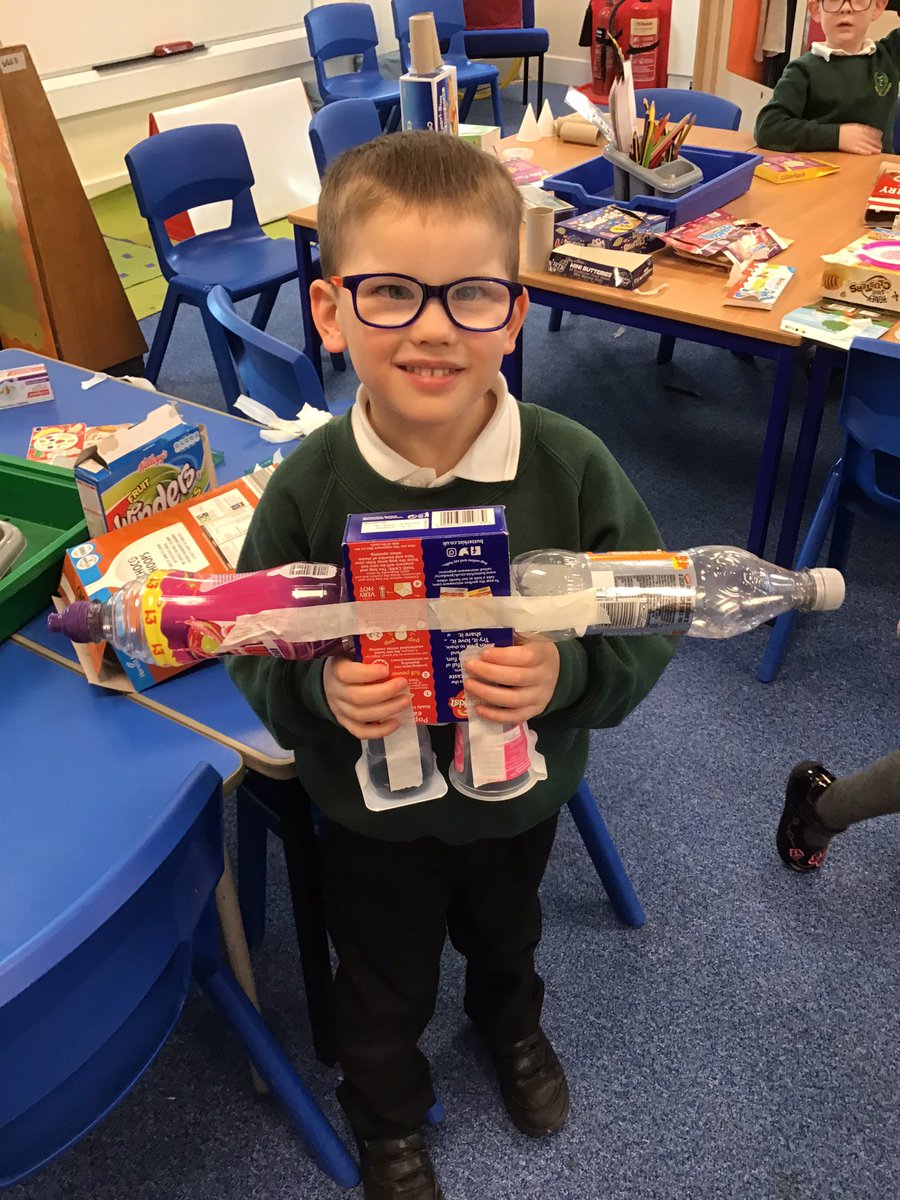 P1T made junk model robots. They chose from a range of materials to create their own design and then painted them in colours of their choice. #stemlearning #creativedesigners creativedesigners