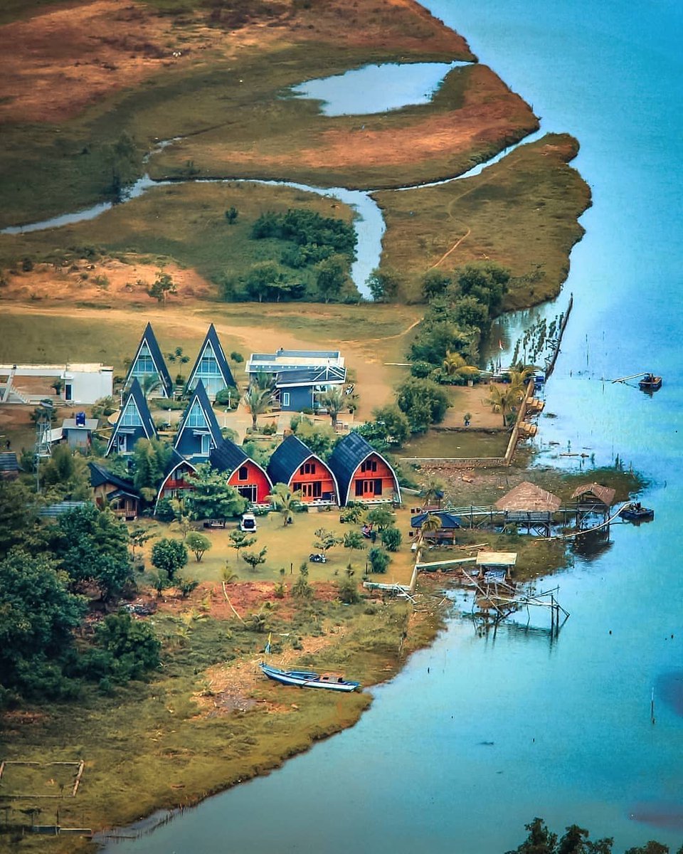 eksposdesa's tweet photo. Geopark Ciletuh indahnya menawan, suasananya bikin ketagihan😍😍😍 Cus ke  Sukabumi, Jawa Barat. Romantis banget buat bulan madu, uwuwuwuw😍😍😍😍😍
.
📷 by ig: abie_bette

#eksposdesa #pesonaindonesia  #Sukabumi #pesonasukabumi #pesonadesa #WisataJawaBarat #JawaBarat https://t.co/ozD2PfLHKN