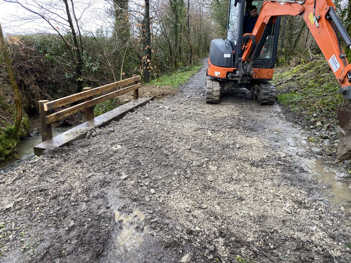 Gruffydd_Rees's tweet photo. Road repair after a blocked pipe over spilled and washed the road away. Hopefully this will prevent that happening again.
.
#roadrepair #bridleway #postknocker #digger #excavator #ranger #countrysideranger #rangerlife #parkranger #parkrangerlife https://t.co/eREYvkxKSD