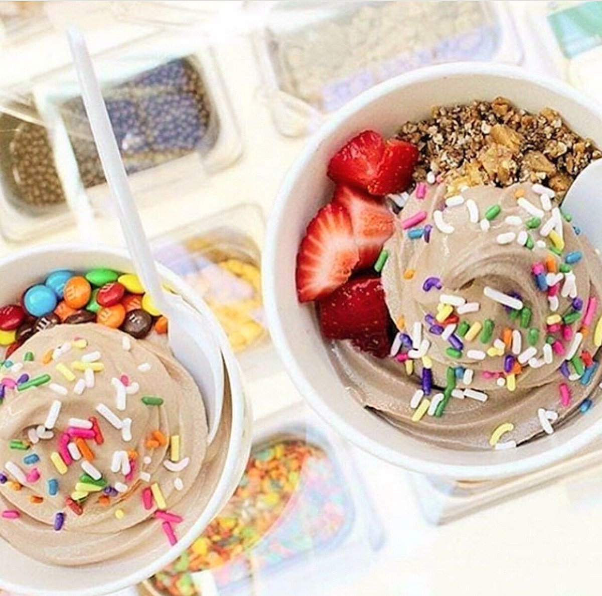 PinkberryTR's tweet photo. Ne kadar renkli bir hayatınız olduğunu Pinkberry ek lezzet seçimleriniz ile gösterin 🌈
•••
#pinkberrytr #pinkberry
📸 @pinkberrycanada https://t.co/G7kDm7k4Xc