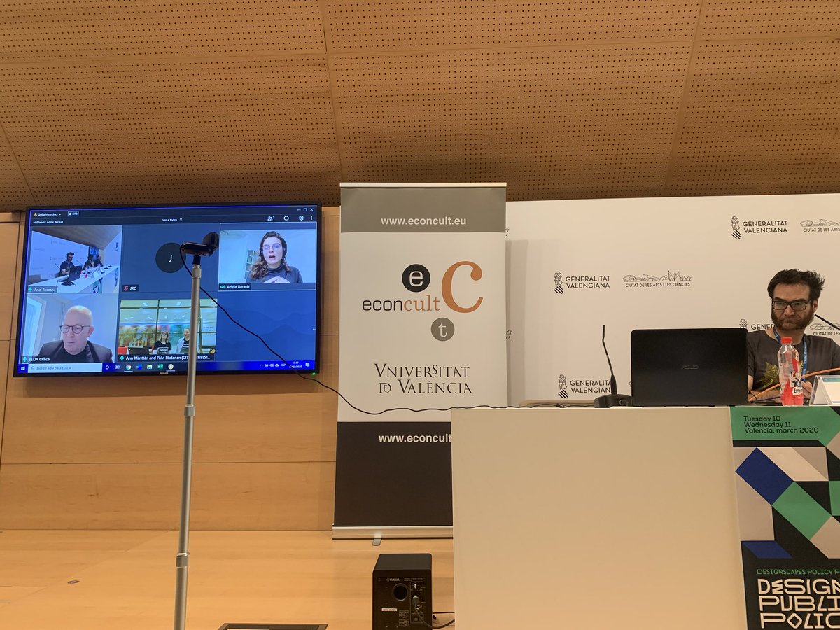 PauRausell's tweet photo. Overcoming covid-19 in the #Designscapes Policy Forum in #València. Now Michael Thompson from @BEDANetwork
Discussion about world design capital and impacts in political agenda.
@CACiencies
#Lille #Helsinki are with us https://t.co/uj6zSwRkhV