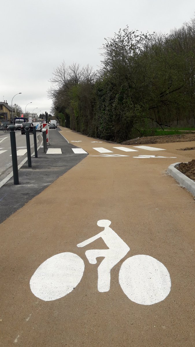 RennesTravaux's tweet photo. Rue de Fougères #Rennes fin des aménagements pour la piste bidirectionnelle entre le rond-point des Gayeulles et la rue du Patis Tatelin https://t.co/pwpteDntiH