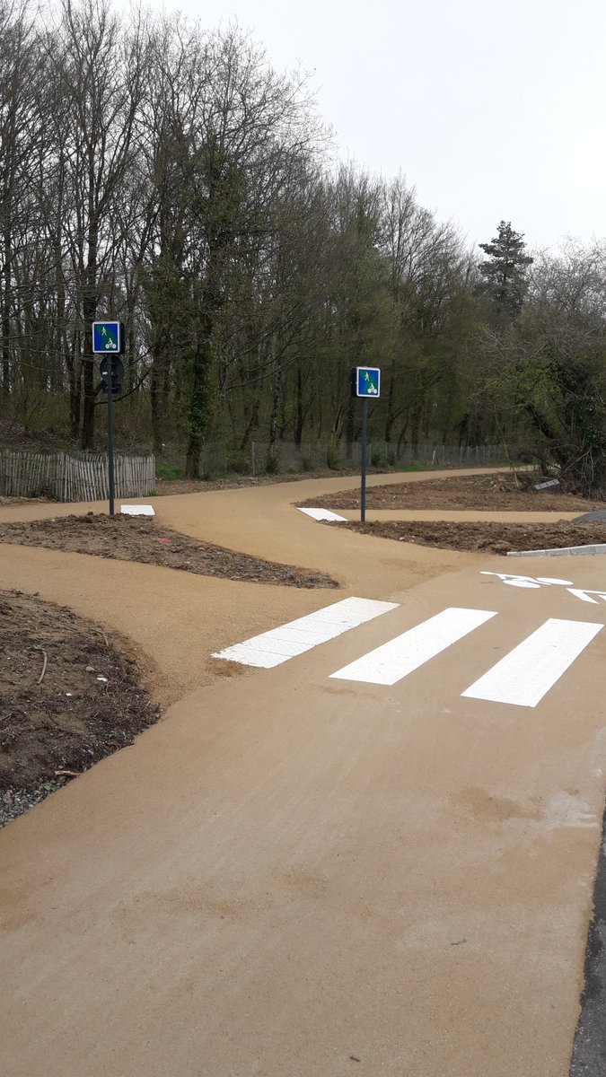 RennesTravaux's tweet photo. Rue de Fougères #Rennes fin des aménagements pour la piste bidirectionnelle entre le rond-point des Gayeulles et la rue du Patis Tatelin https://t.co/pwpteDntiH