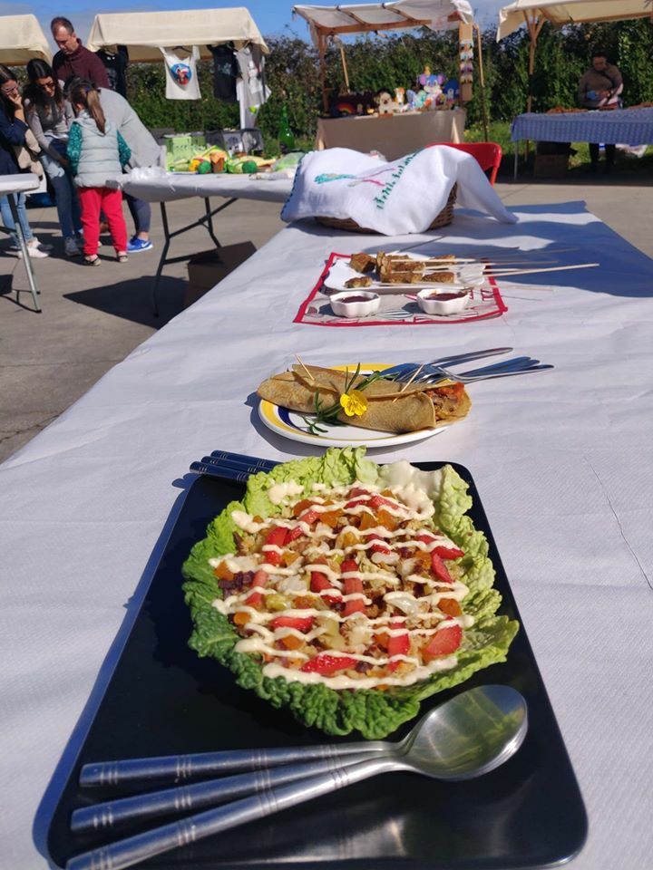 Ye Too Ponese tweet media