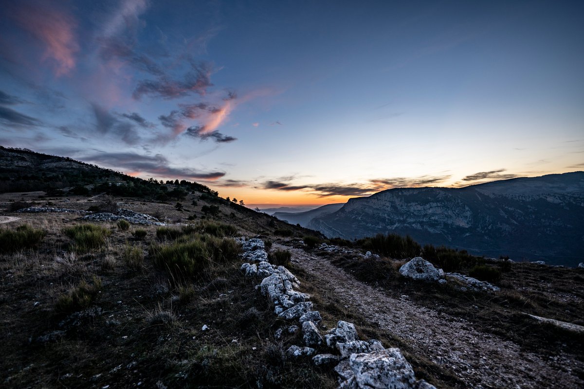 Pré-Alpes ⛰️⛰️. 

#CotedAzurFrance #CotedAzurFrance #CotedAzurNow #frenchriviera #MagnifiqueFrance #sunset #sunsetphotography

<a href="/VisitCotedazur/">Côte d'Azur France</a> <a href="/_FrenchRiviera/">Côte d'Azur France UK</a> <a href="/RivieraConnect/">FrenchRivieraConnect</a> <a href="/frrivieraguide/">French Riviera Guide</a>