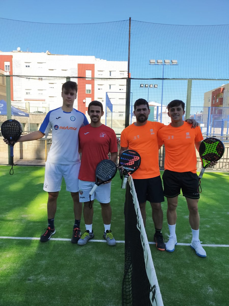 SADUSoficial's tweet photo. PÁDEL 🎾| ¡BRONCE para la @unisevilla! 🥉🥉 las parejas femenina y masculina cierran los #CAU2020 con dos nuevos terceros puestos. Seguimos sumando 👏👏

#CampoTravés 🥉
#BCF 🥉
#PádelFEM 🥉
#PádelMASC🥉 https://t.co/N3vOtBvpdR