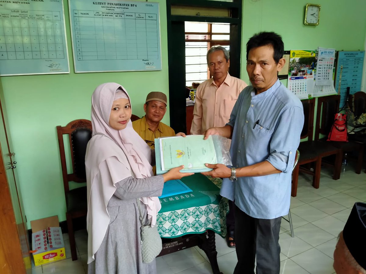 jogokariyan's tweet photo. Tim Baitul Maal dipimpin Bp. Wahyu Tejo Raharjo, SE. sudah meninjau lokasi kemudian menemui pemilik sawah, untuk menanyakan harganya. https://t.co/nTOznytlew
