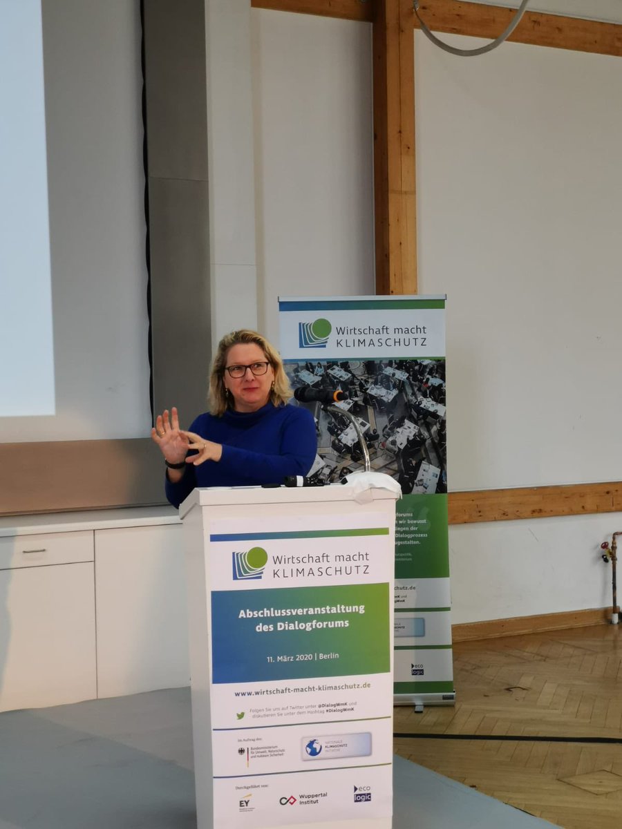 EcologicBerlin's tweet photo. Dialog der Umweltministerin @SvenjaSchulze68 mit @herrwichtermann (Vaillant Group), Dr.-Ing. Hans-Jörn Weddige (thyssenkrupp AG), @fischedick (Wuppertal Institut) &amp; @LorentzBernhard (EY) bei der Abschlussveranstaltung des @DialogWmK. Moderation: @BauschCamilla. #DialogWmK https://t.co/N8Mu83cgYC