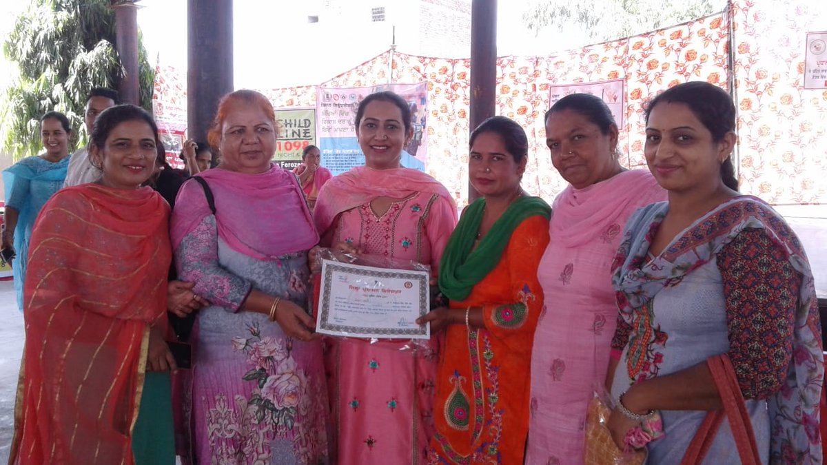KIRANBA82319696's tweet photo. viilage betu qadim block mamdot
A.w.w kiran bala A.w.w Akhshra rani
C.D.P.O madem g Amrjeet kuar
Super wiser madem g Surinder kuar
#Dsswcd.gov.in
#PoshanPakhwada2020 https://t.co/XHbgc1R9Jq