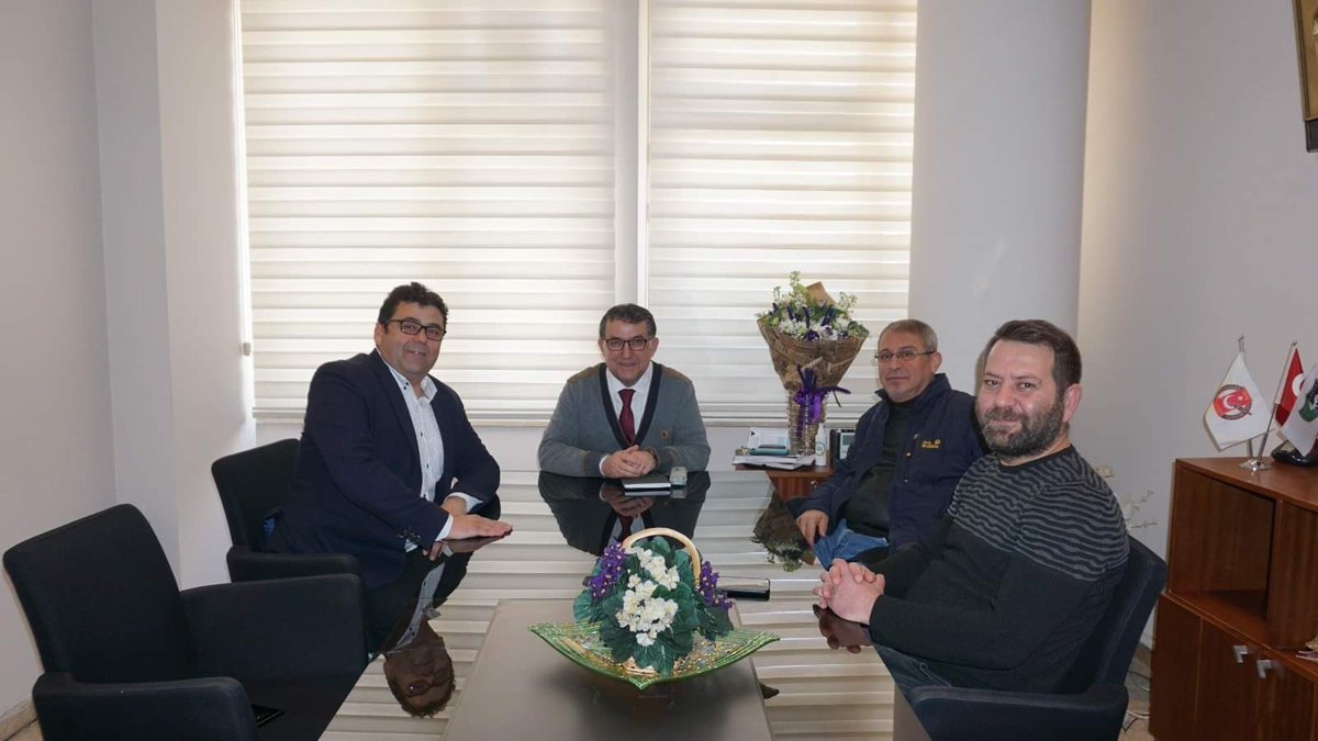 Denizli Barosu Başkanı Sayın Müjdat İlhan, Denizli Gazeteciler Cemiyeti Başkanı Muhammet Karaçay ve yönetimini ziyaret ederek yeni yönetime hayırlı olsun dileklerinde bulundu. Ziyaretlerinden ötürü Denizli Barosu’na ve Sayın Müjdat İlhan’a teşekkür ederiz.