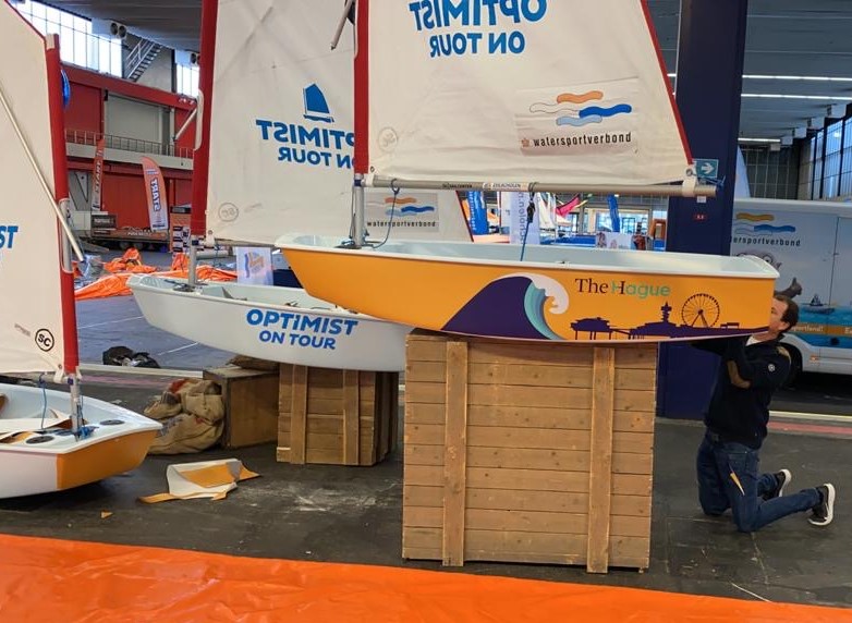 JumblePromotie's tweet photo. @JumblePromotie bij de #HISWA 2020. #Decoframes #beursstand #Watersportverbond en #belettering #bootstickers bootjes voor de #OptimistOnTour https://t.co/SBQ0i1nmHG