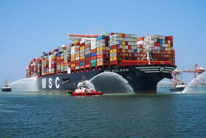 cs_leasing's tweet photo. America set to welcome the world’s largest boxship as coronavirus container repositioning operations expand - #container #containers #shipping #trade #business #economy #coronavirus #supplychain #logistics #csleasing @Splash_247 https://t.co/iPvKcri6aR https://t.co/wzai7pEhCA
