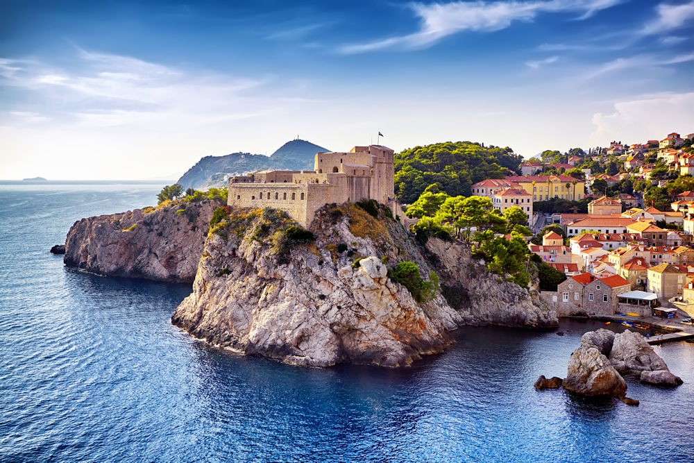 InspiredLuxury's tweet photo. This #WanderlustWednesday we’re in ❤️ with #Croatia 🇭🇷.

With a rich history and a wealth of cultural attractions, a visit to this Adriatic gem should be top of your bucket list 👌.

Book your luxury Croatia break today 👉 https://t.co/aAovxID0Ih

#KeepCalmTravelOn https://t.co/6vb86yeedI