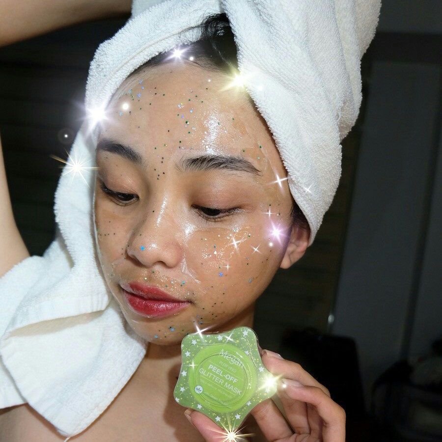 MeganBeautyPH's tweet photo. "Salamat po @MegandaKa dito po sa selfie-ready na Megan Peel-Off Glitter Mask! ✨#Meganda talaga, dahil may pang skincare ka na may shining shimmering splendid effect pa✨🥰"
Beshie @maymayentrata07 wearing Megan Peel Off Glitter Mask!😻
#MaymayEntrata #MAYMAYxMEGANonLazadaPH https://t.co/Ig4oU48eie