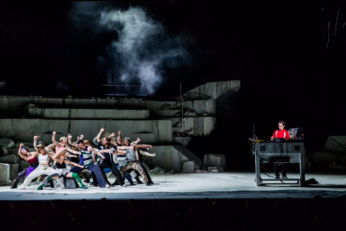 agencefracart's tweet photo. Plus que trois jours pour découvrir la collaboration entre @RoneOfficial et le collectif @LAHORDE_ au @theatrechatelet alliant ballet et musique électronique. 
#roomwithaview 

Trailer 👉 https://t.co/Mb1iKM30yK https://t.co/OhMC9Y3IQZ