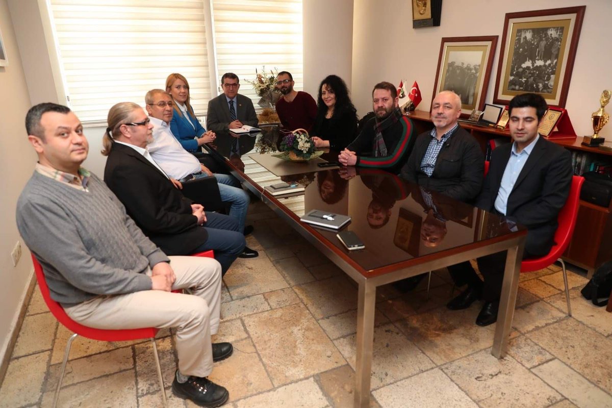 Merkezefendi Belediye Başkanı Sayın Şeniz Doğan, Denizli Gazeteciler Cemiyeti Başkanı Muhammet Karaçay ve yönetimini ziyaret etti. Şeniz Doğan ve ekibine nazik ziyaretlerinden dolayı teşekkür ederiz.