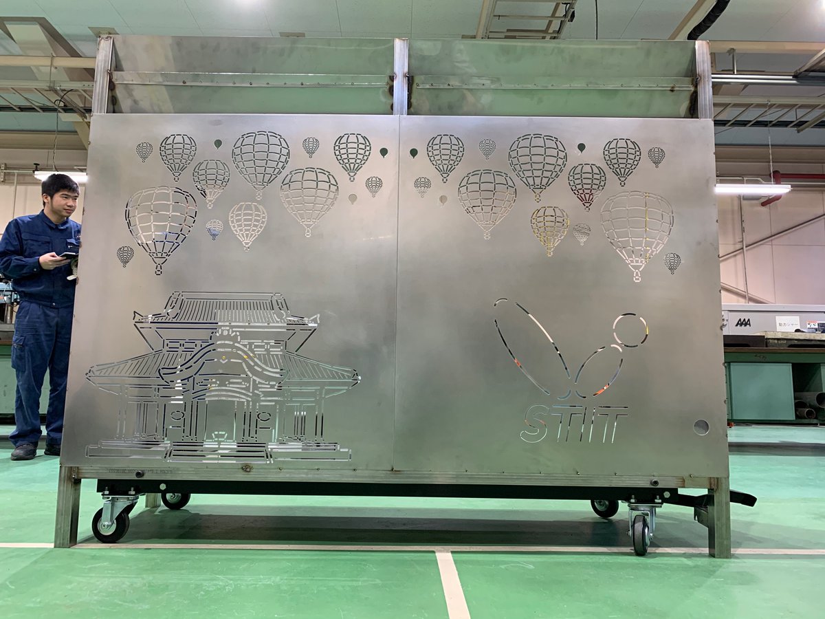 SANGI_SAGA's tweet image. ［機械技術科］
☆2年生
卒業製作
遂に完成しました！構想から約4ヶ月！2人でよく頑張りました！
#佐賀県立産業技術学院
#卒業
#製作
#設計
#CAD 
#溶接
#板金
#TIG
#ステンレス
#塗装
#バルーン
#多久聖廟
#STIT 
#作品
#展示棚