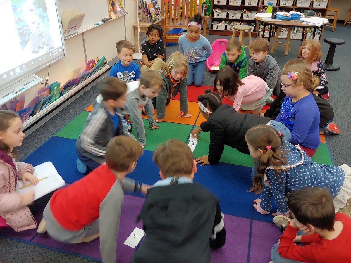 ShelbyBuzz's tweet photo. Solving a math problem together https://t.co/gGz8kfM1st