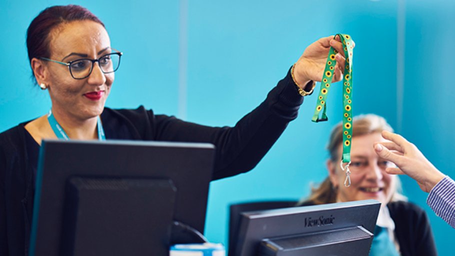 If you have a non-visible disability and may need a helping hand at the airport, then pick up one of our sunflower lanyards. By wearing one, our staff understand you might need extra help or time during your journey.   

Read more: gatwk.uk/2uIpxGF

#ItsEveryonesJourney