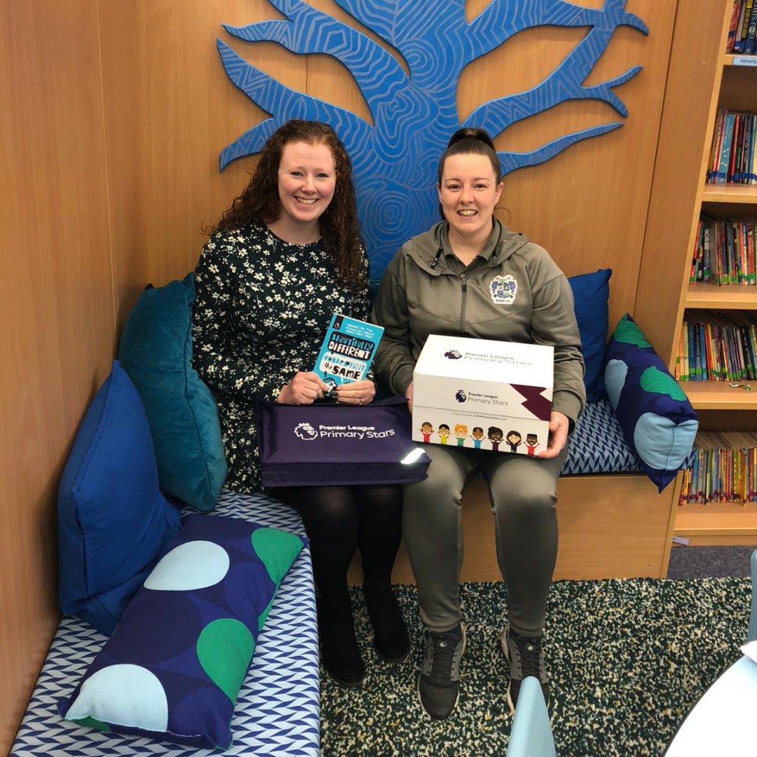 BuryFCTrust's tweet photo. We have expanded our #PLPrimaryStars offer to our partner school @prestolee_1911 with English work around #PLReadingStars 📚We have passed on materials for the school to keep and utilise, giving equal opportunity to all children at the school👍@PLCommunities #PassOn #AllCanLearn https://t.co/FIhxW8pkii