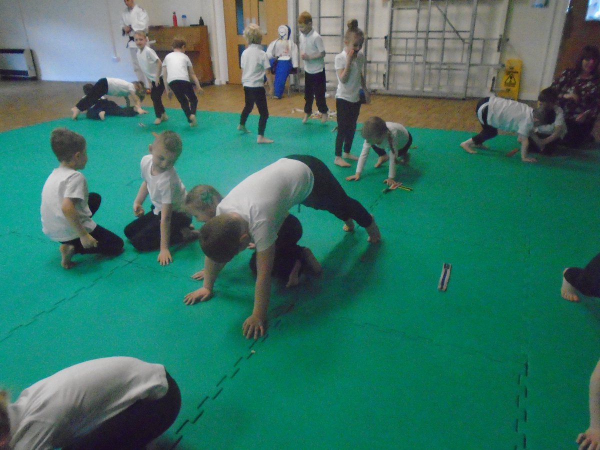 ClaveringTS27's tweet photo. #1AR We loved our Judo session this morning, even Thomas the instructor was impressed with our skills! Well done everyone! @destinationjudo @BritishJudo https://t.co/j3wAlVu2jC