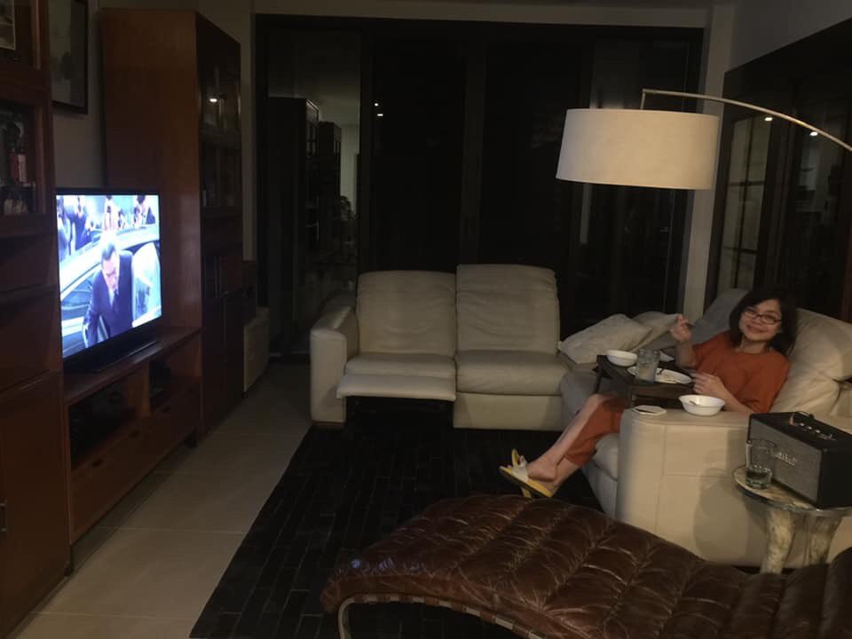 my mom, who has never been able to stay awake for more than 10 minutes while watching TV, is so obsessed with CLOY that she won't even come to the dinner table ✊😩