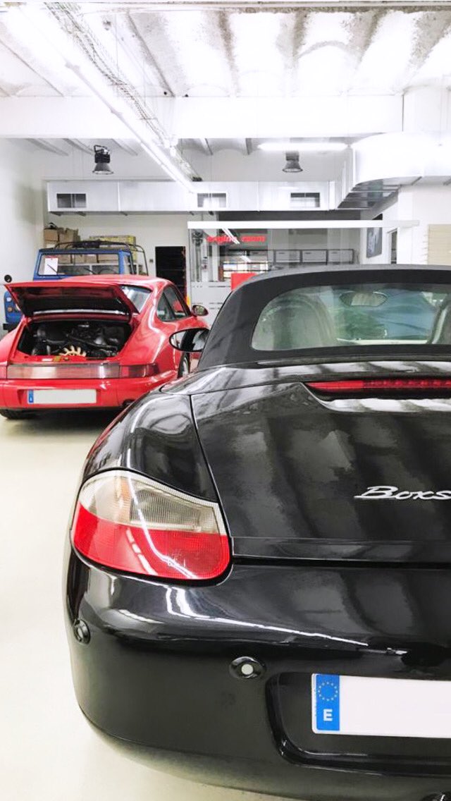 964 Carrera 4 vs Boxster S 

#ValentinMotors #Porsche