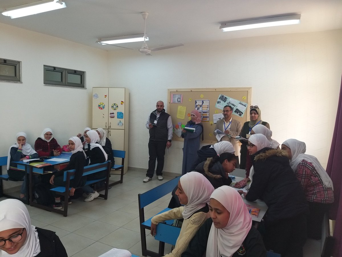 SanaaRiyahi's tweet photo. فرحتنا اليوم عانقت السماء عندما حضرنا اليوم قصة نجاح لمديري مديرية سحاب خريجي دبلوم القيادة التعليمية المتقدمة #AILPD الذين بدأوا بتطبيق الجولات التدريسية إحدى تطبيقات الدبلوم في مدارسهم كمجتمع تعلم مهني @edugovjo @tayseernahar @QRTAJO https://t.co/H1S6SAAH8s