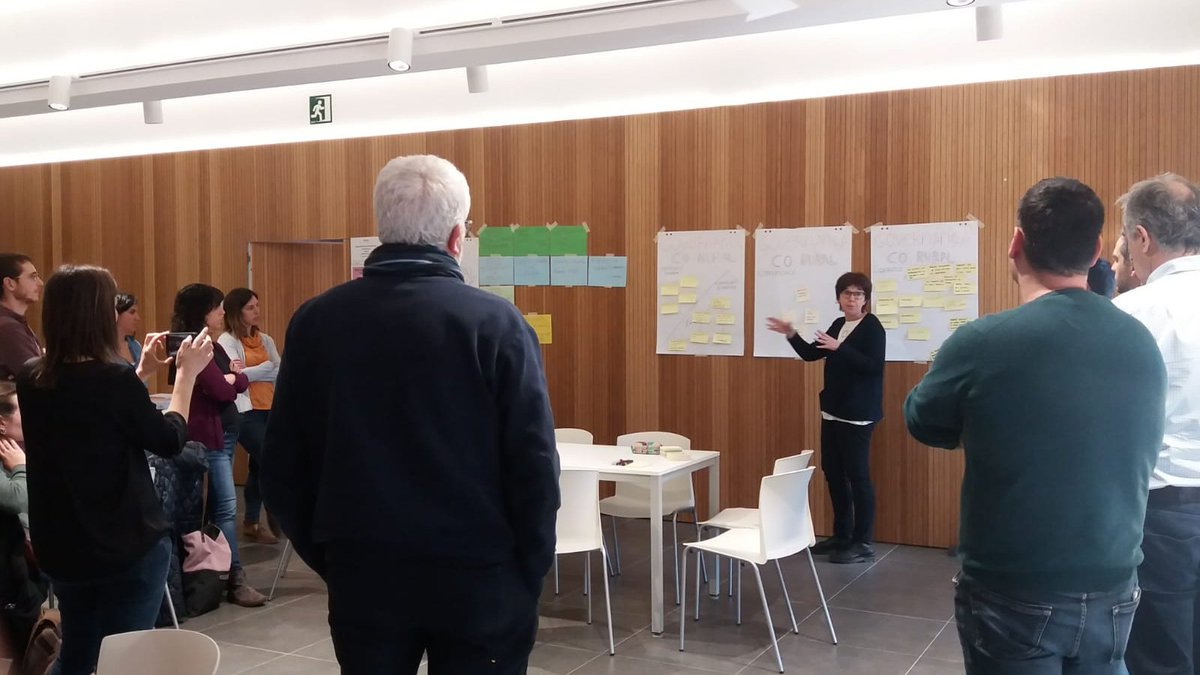 arcaruralcat's tweet photo. ➡️ Validem l'estratègia i els reptes fixats per l'equip motor #CORural:
✅ Índex de #RelleuGeneracional 
✅ Dispositius de relleu
✅ Nous models de #negoci 
✅ #Xarxa d'agents pel #RelleuRural
#LeaderCat2020 #BCNSmartRural #innovació #cooperació https://t.co/nLGzqpARpd